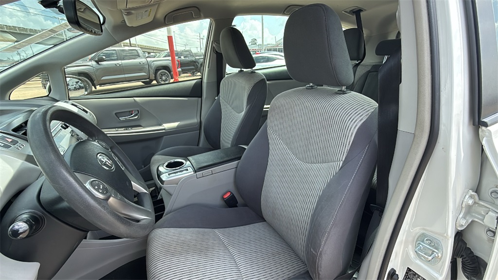 Vehicle image 14 of 35