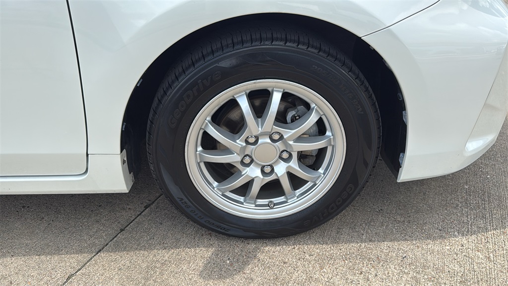 Vehicle image 10 of 35