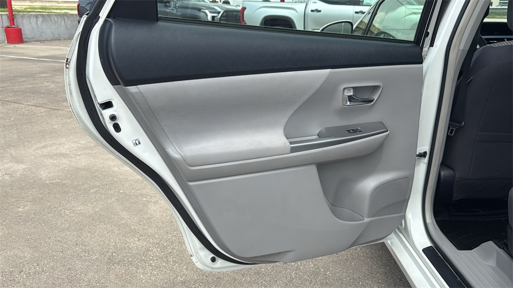 Vehicle image 24 of 35