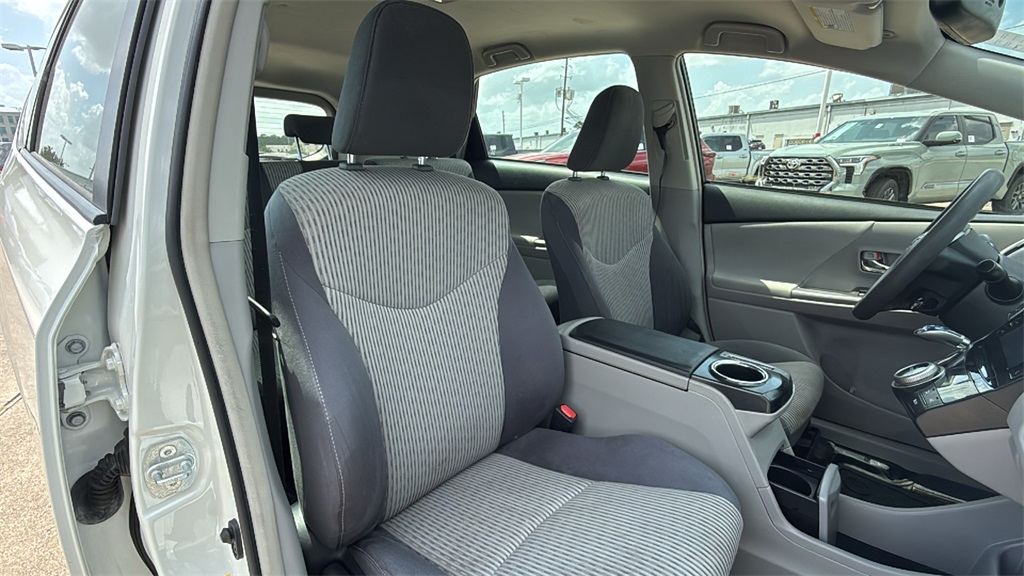 Vehicle image 12 of 35