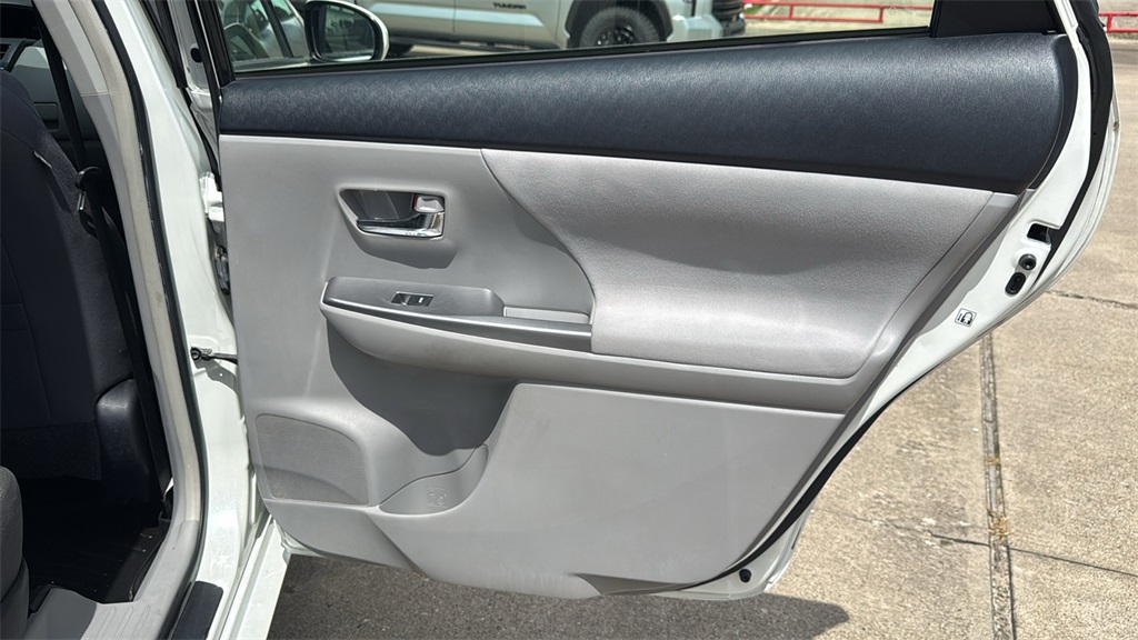 Vehicle image 23 of 35