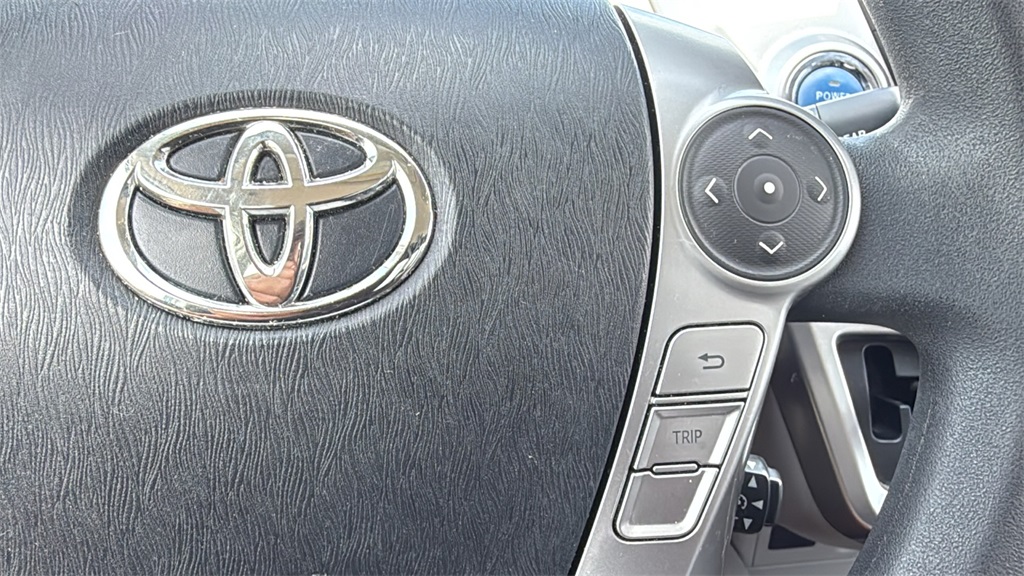 Vehicle image 26 of 35