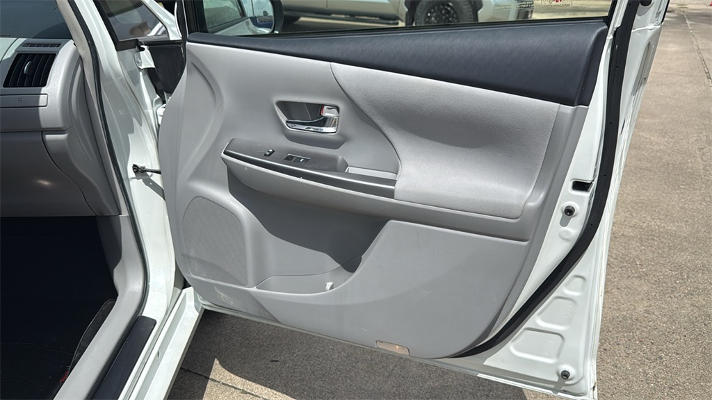 Vehicle image 30 of 35