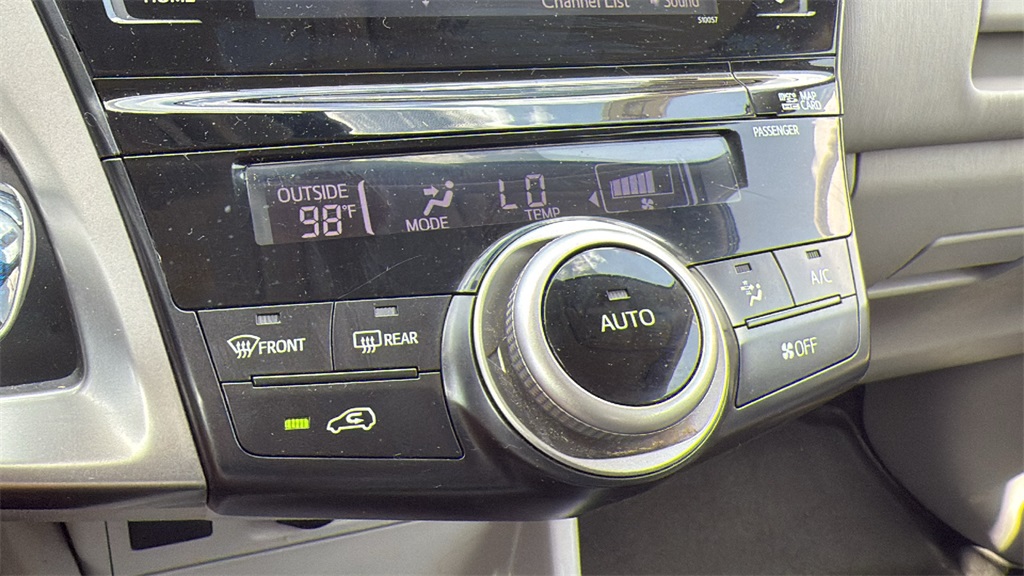 Vehicle image 31 of 35