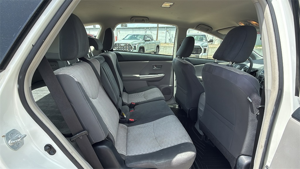 Vehicle image 13 of 35