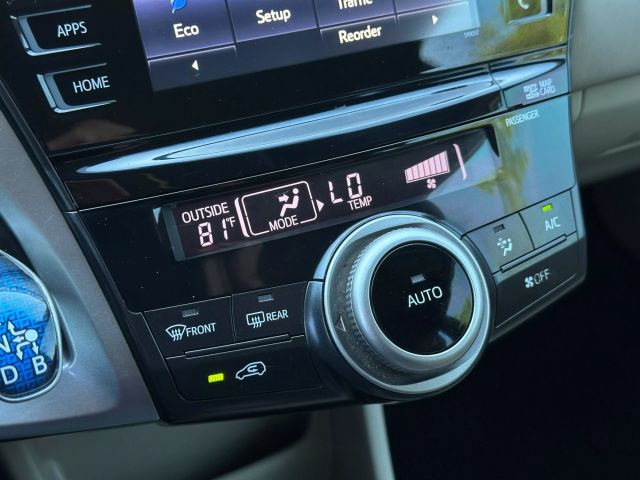 Vehicle image 33 of 46