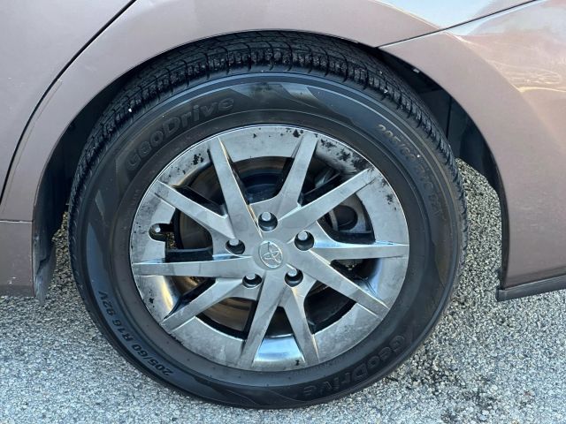 Vehicle image 38 of 46