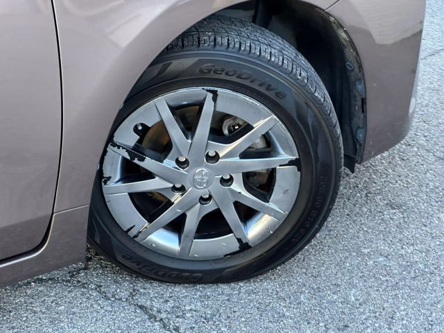 Vehicle image 42 of 46