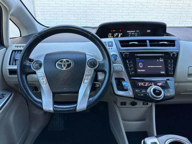 Vehicle image 25 of 46