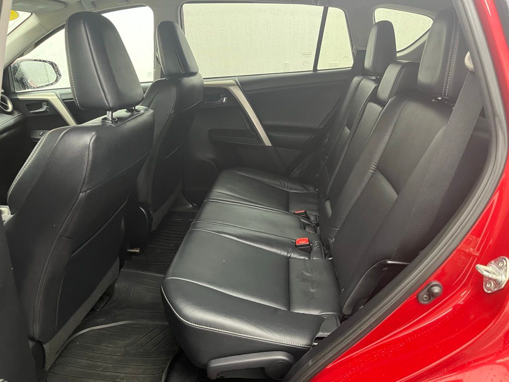 2015 Toyota RAV4 Limited Image 18 of 36