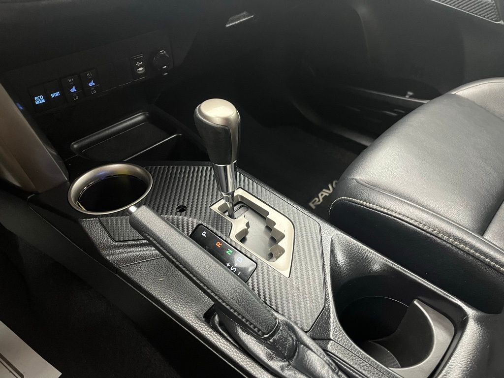 2015 Toyota RAV4 Limited Image 29 of 36