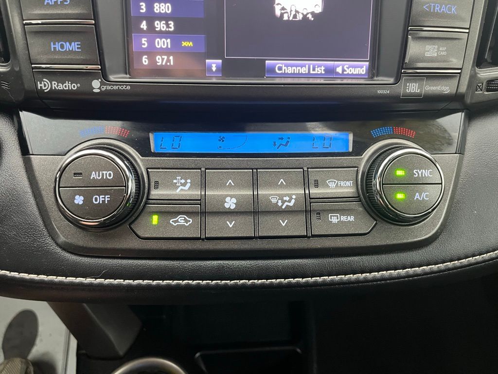 2015 Toyota RAV4 Limited Image 28 of 36