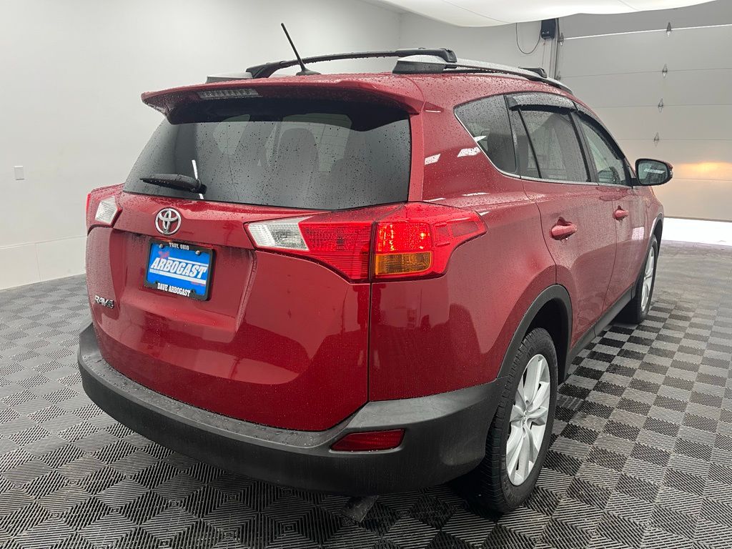 2015 Toyota RAV4 Limited Image 5 of 36