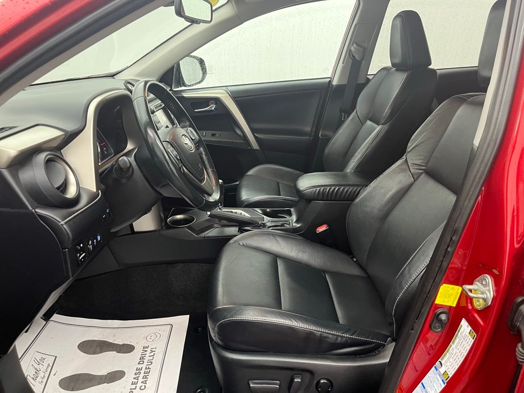 2015 Toyota RAV4 Limited Image 17 of 36