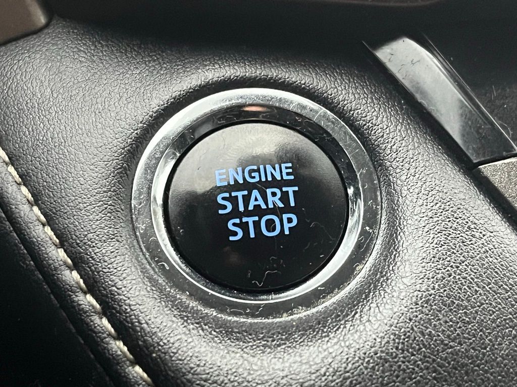 2015 Toyota RAV4 Limited Image 32 of 36