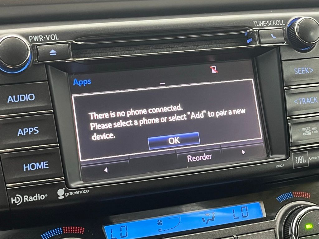 2015 Toyota RAV4 Limited Image 25 of 36