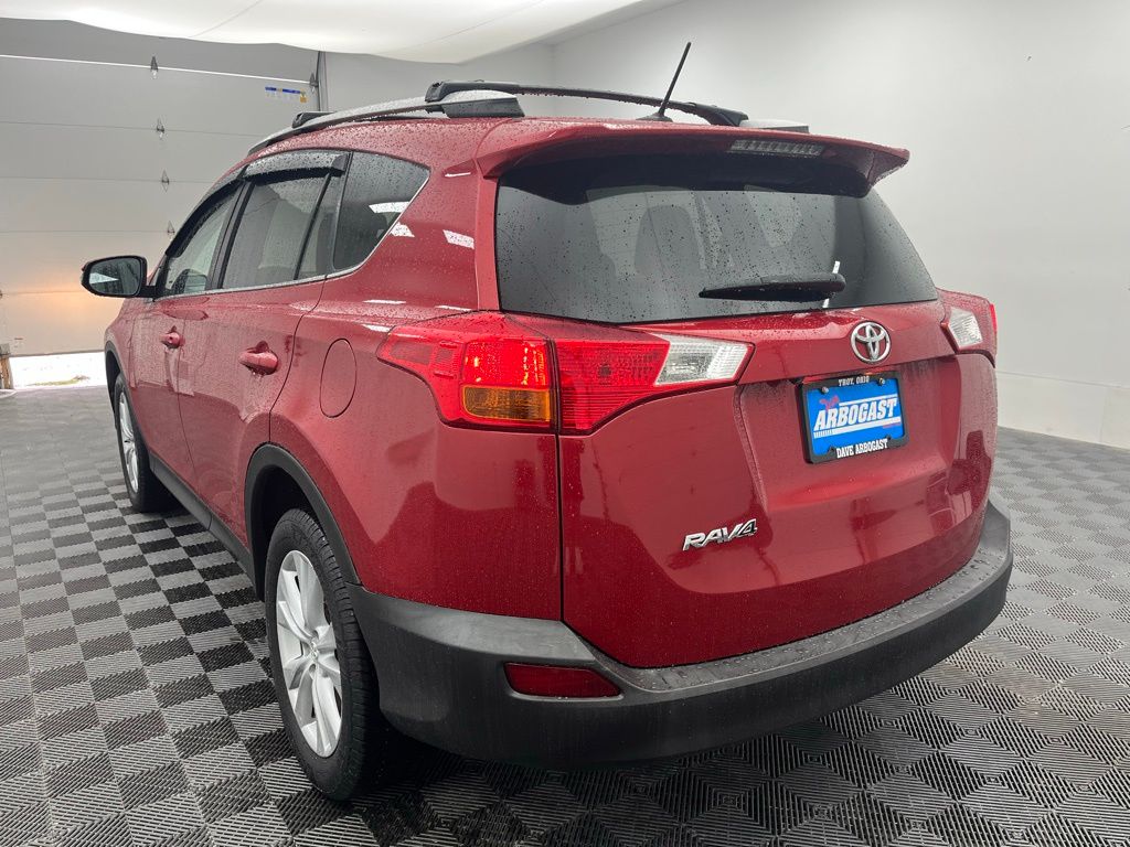 2015 Toyota RAV4 Limited Image 7 of 36