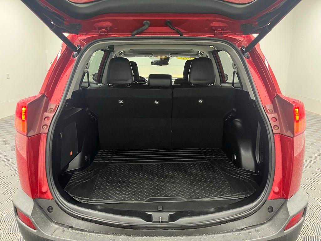 2015 Toyota RAV4 Limited Image 10 of 36
