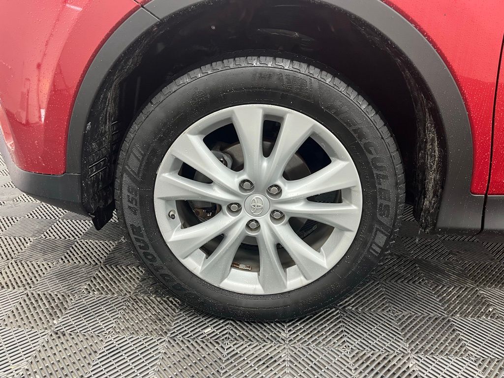 2015 Toyota RAV4 Limited Image 9 of 36