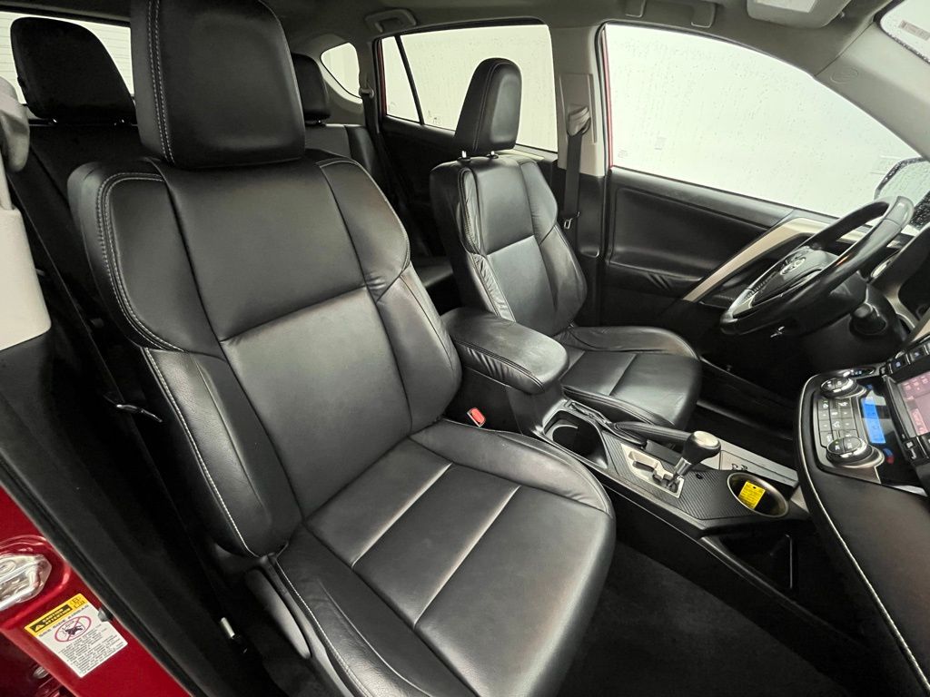 2015 Toyota RAV4 Limited Image 12 of 36