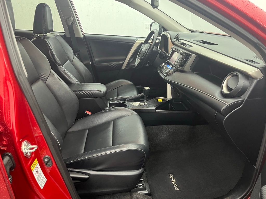 2015 Toyota RAV4 Limited Image 13 of 36
