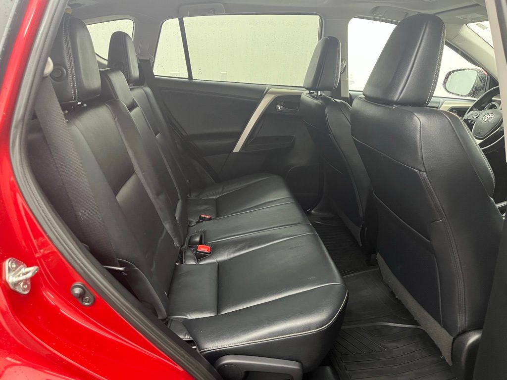 2015 Toyota RAV4 Limited Image 15 of 36