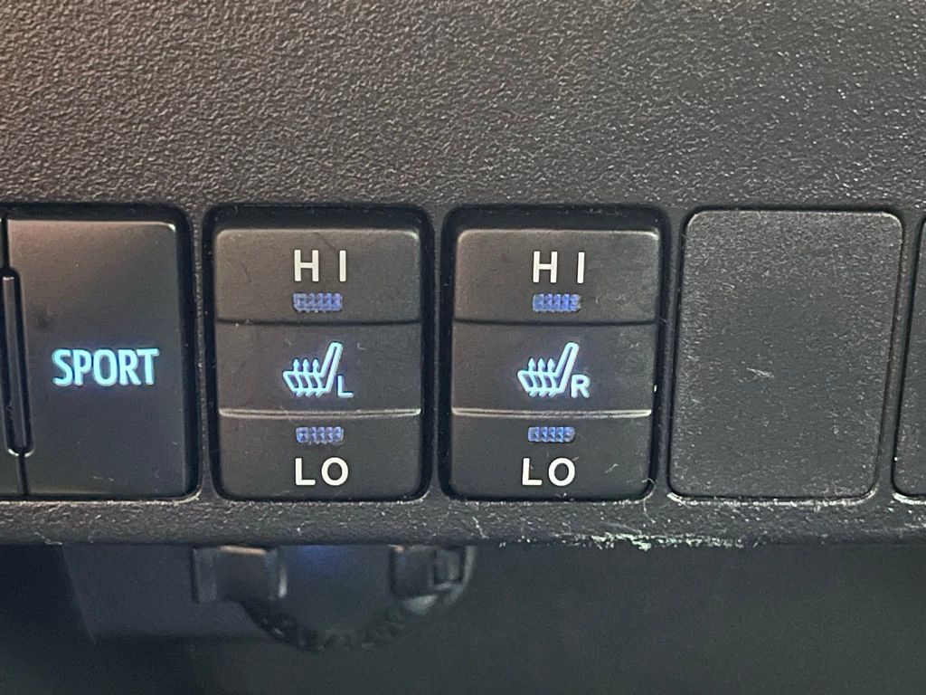 2015 Toyota RAV4 Limited Image 30 of 36