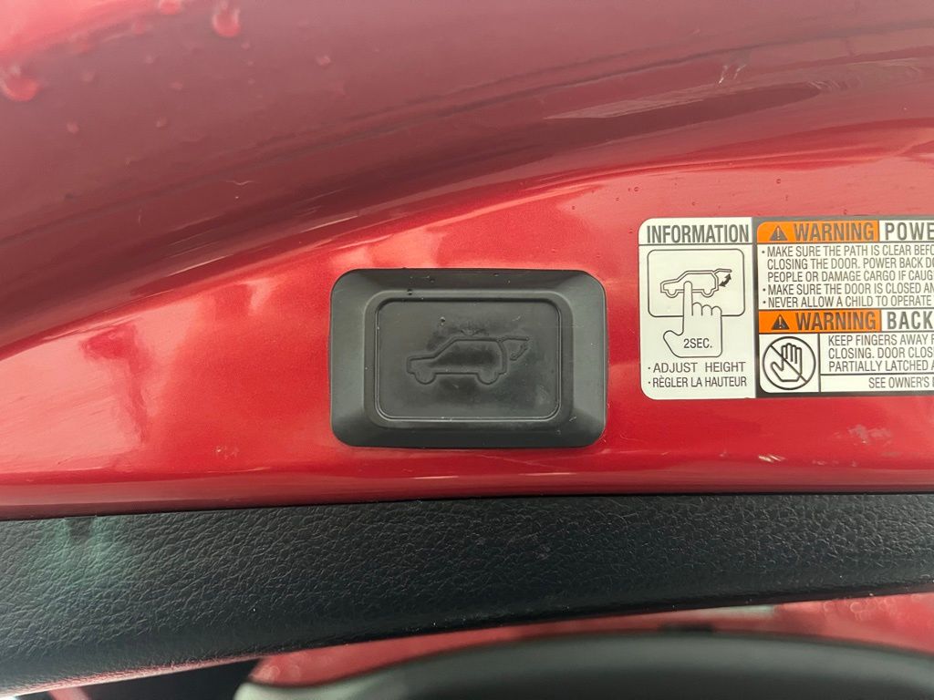 2015 Toyota RAV4 Limited Image 33 of 36