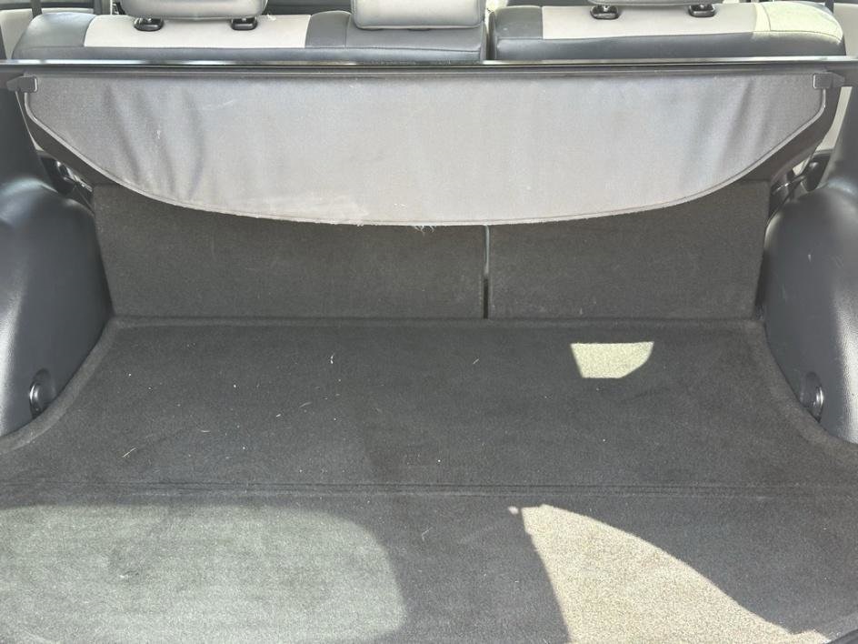 Vehicle image 14 of 27