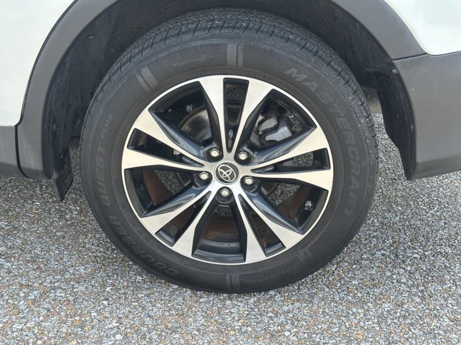 Vehicle image 11 of 27
