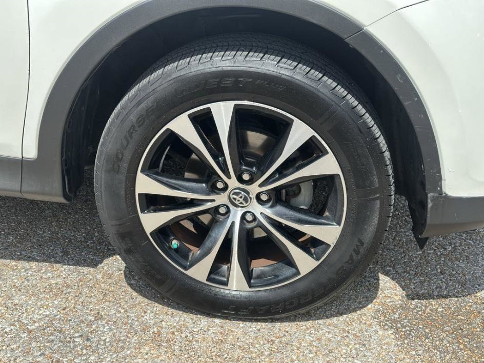 Vehicle image 9 of 27