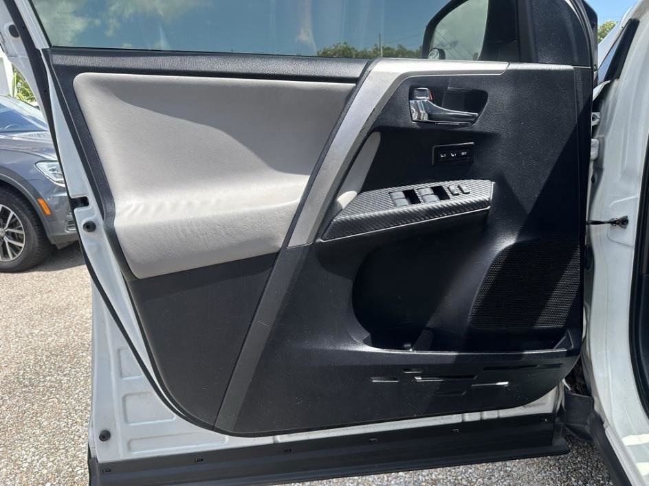 Vehicle image 26 of 27