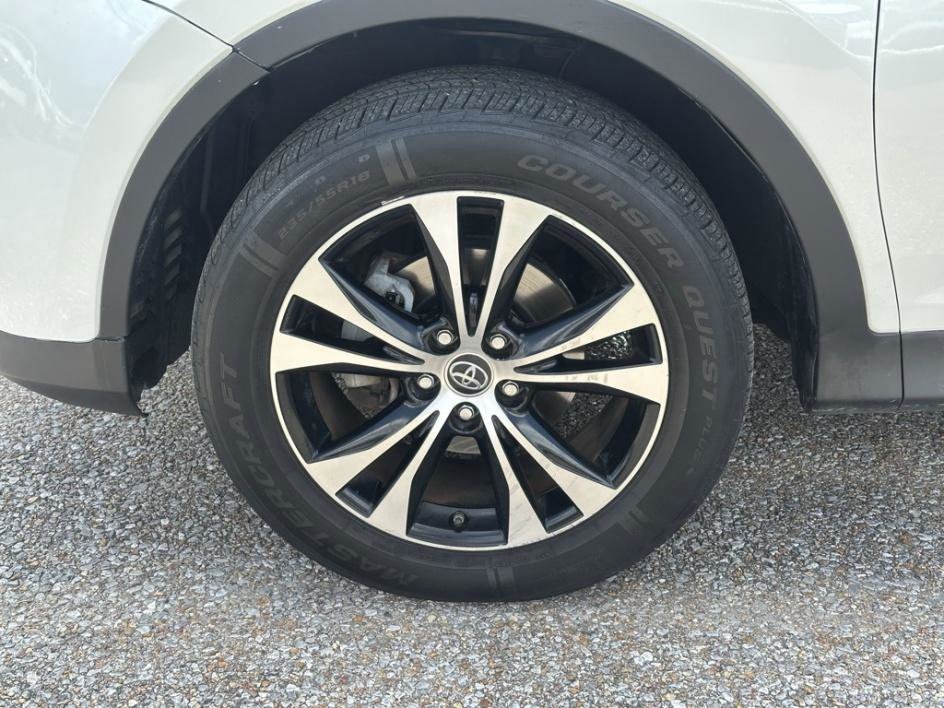 Vehicle image 12 of 27
