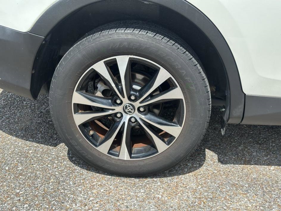 Vehicle image 10 of 27