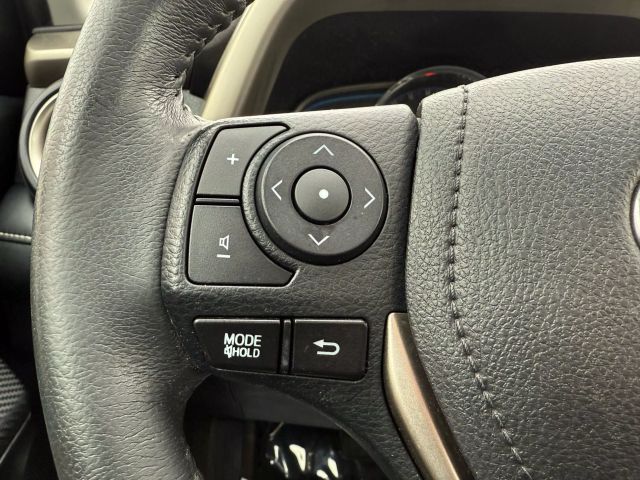Vehicle image 32 of 51