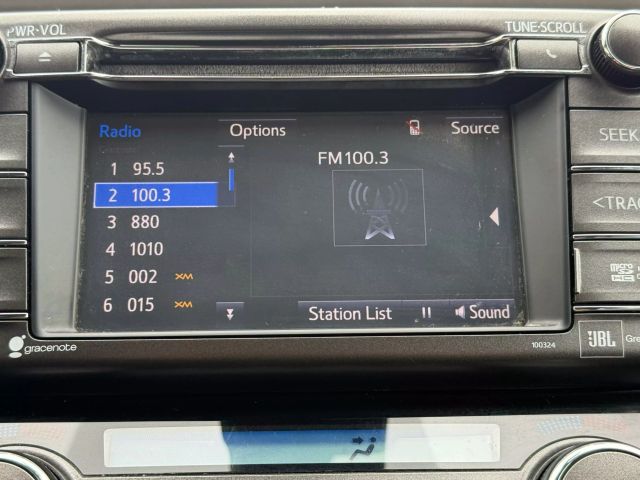 Vehicle image 33 of 51