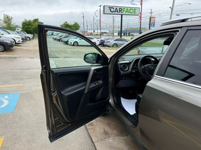 Vehicle image 17 of 51