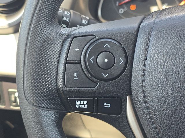 Vehicle image 18 of 32
