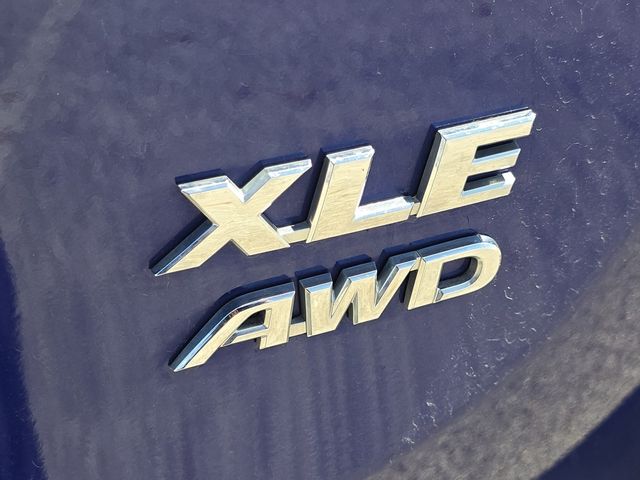 Vehicle image 24 of 32