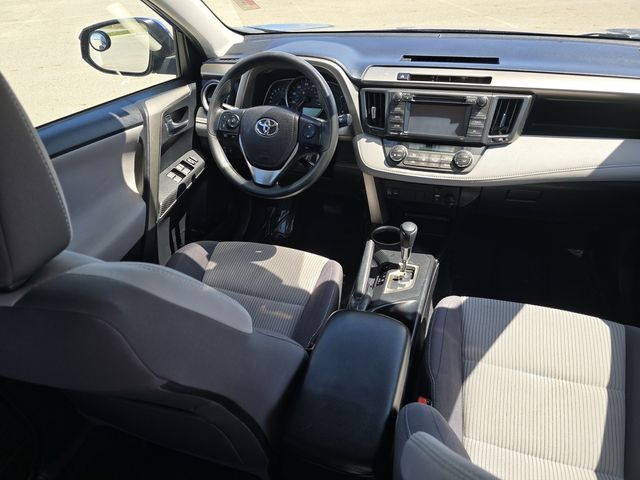 Vehicle image 27 of 32