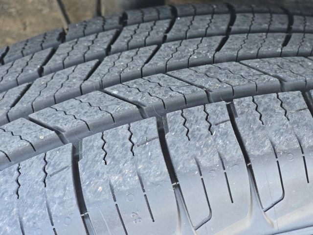 Vehicle image 22 of 32