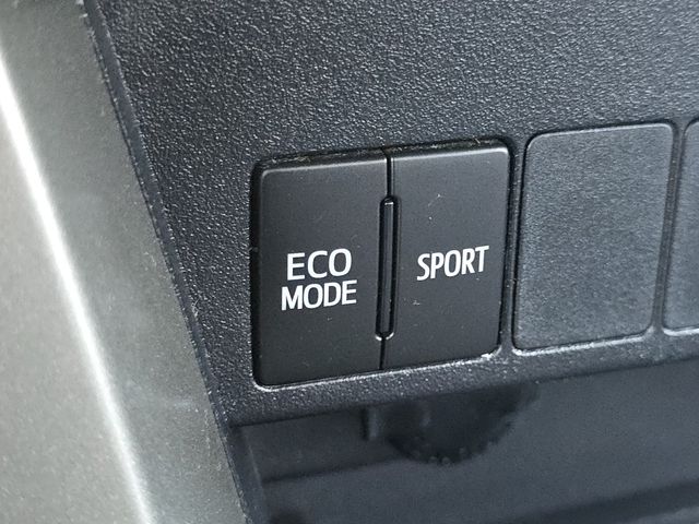Vehicle image 14 of 32