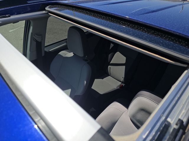 Vehicle image 11 of 32