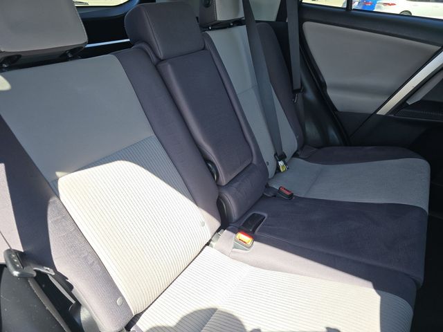 Vehicle image 26 of 32
