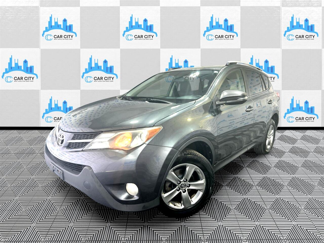 Vehicle image 4 of 73