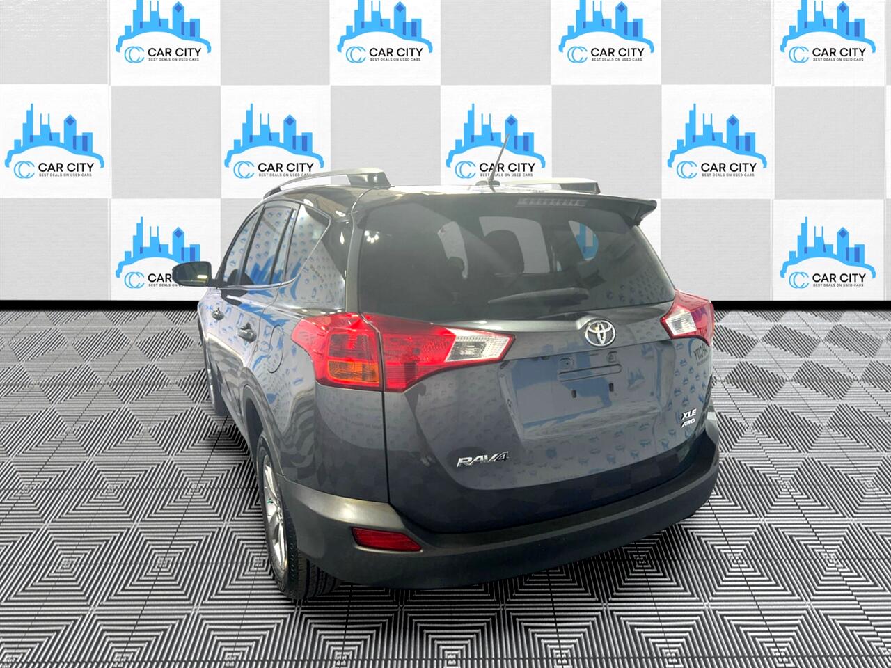 Vehicle image 21 of 73
