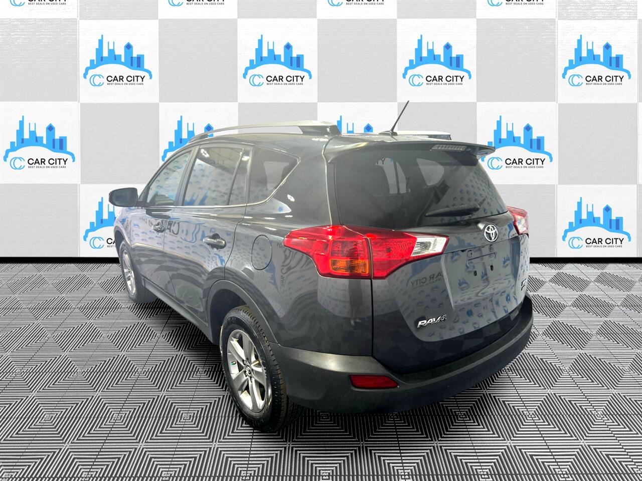 Vehicle image 23 of 73