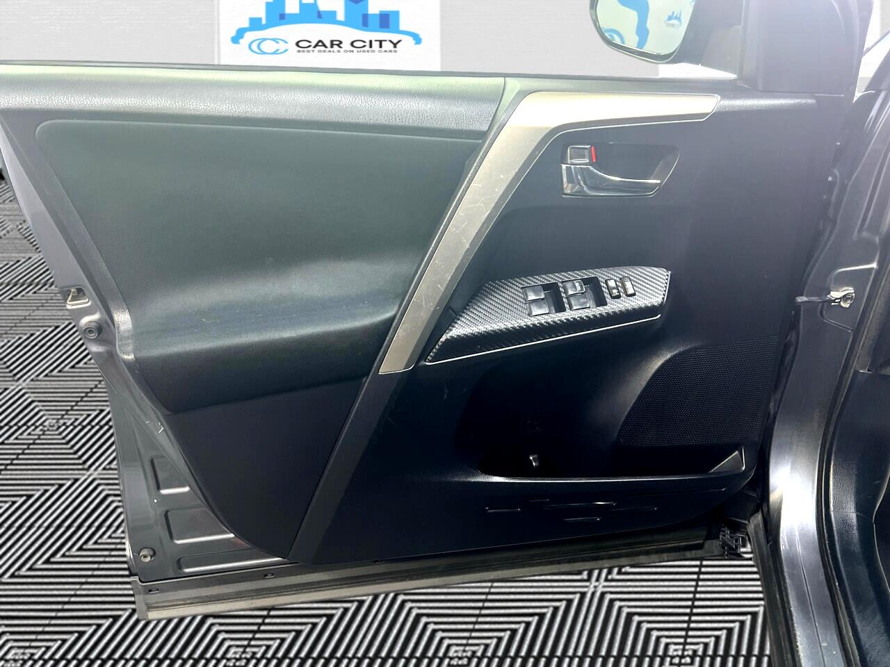 Vehicle image 63 of 73