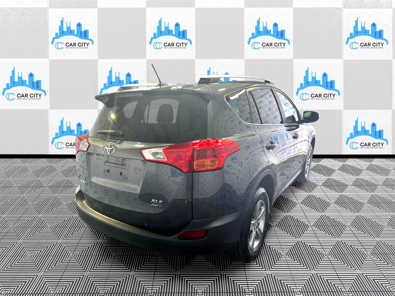 Vehicle image 18 of 73
