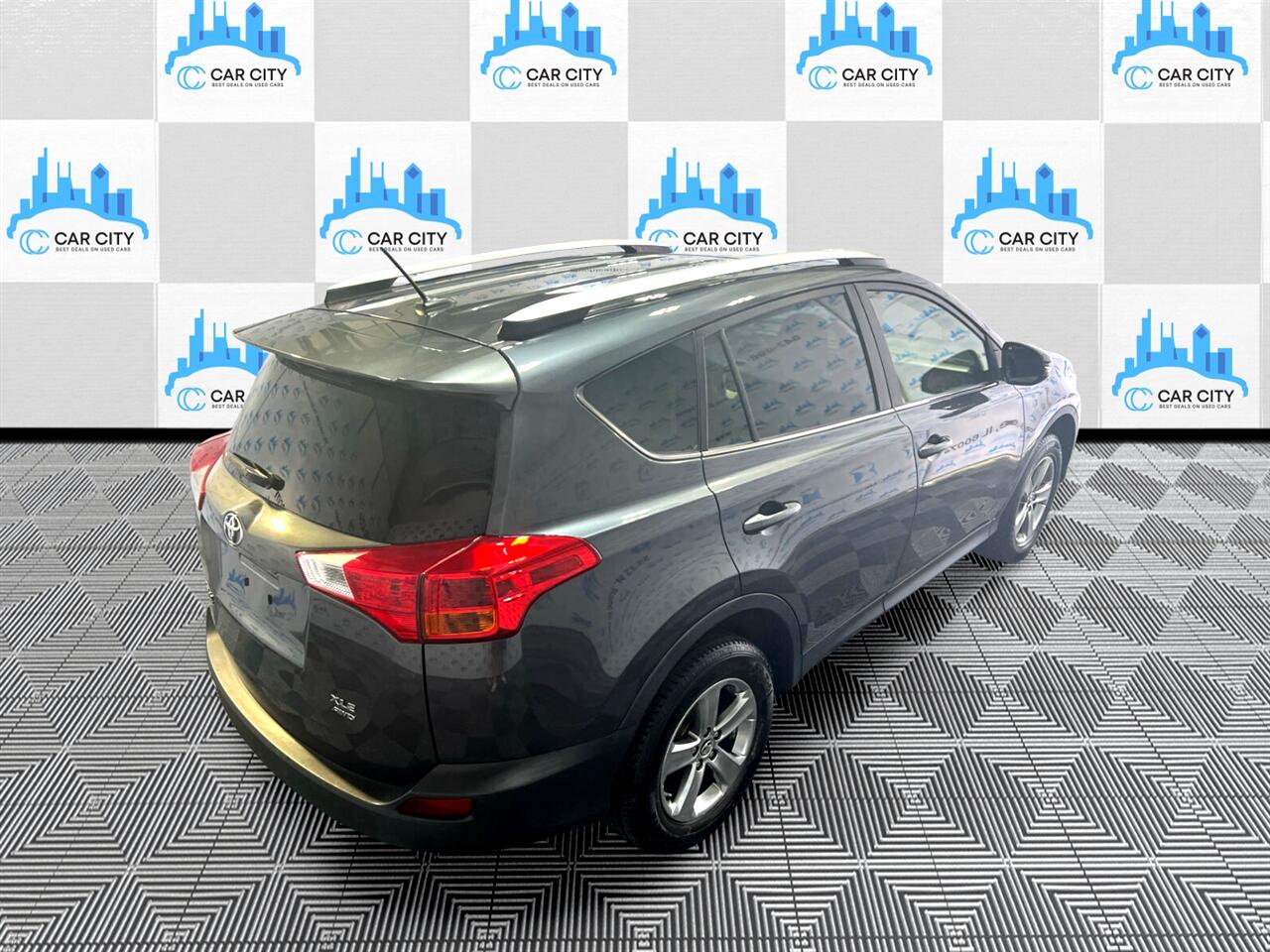 Vehicle image 16 of 73